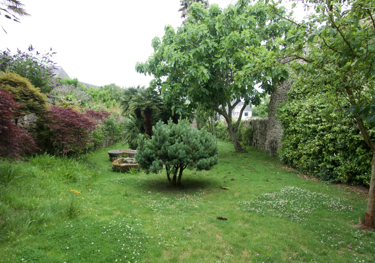MAB - Le Jardin un lieu de promenade et de repos agrémenté de sculptures