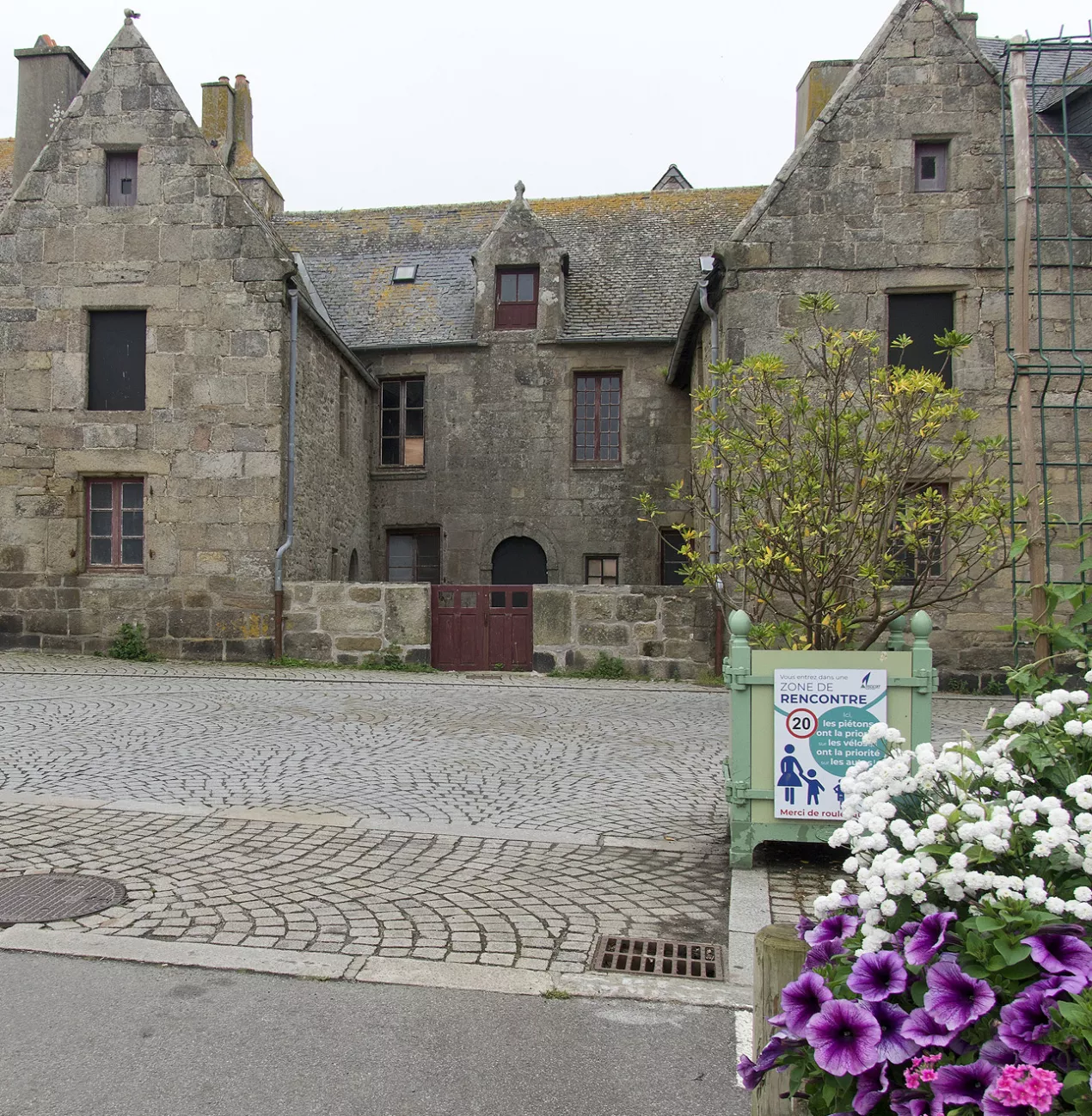 MAB - Réhabilitation d’une maison d'armateur du XVIIe siècle conjuguant délabrement et désordres afin de créer un espace destiné au bien commun